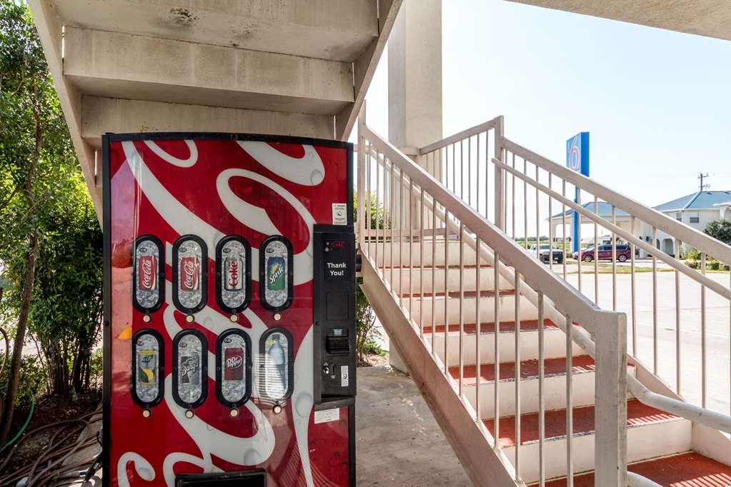 Motel6 Seguin TX - photo 15