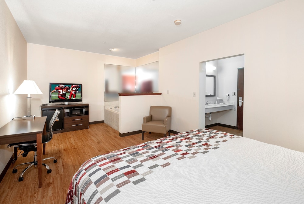 Red Roof Inn Hartselle - photo 8