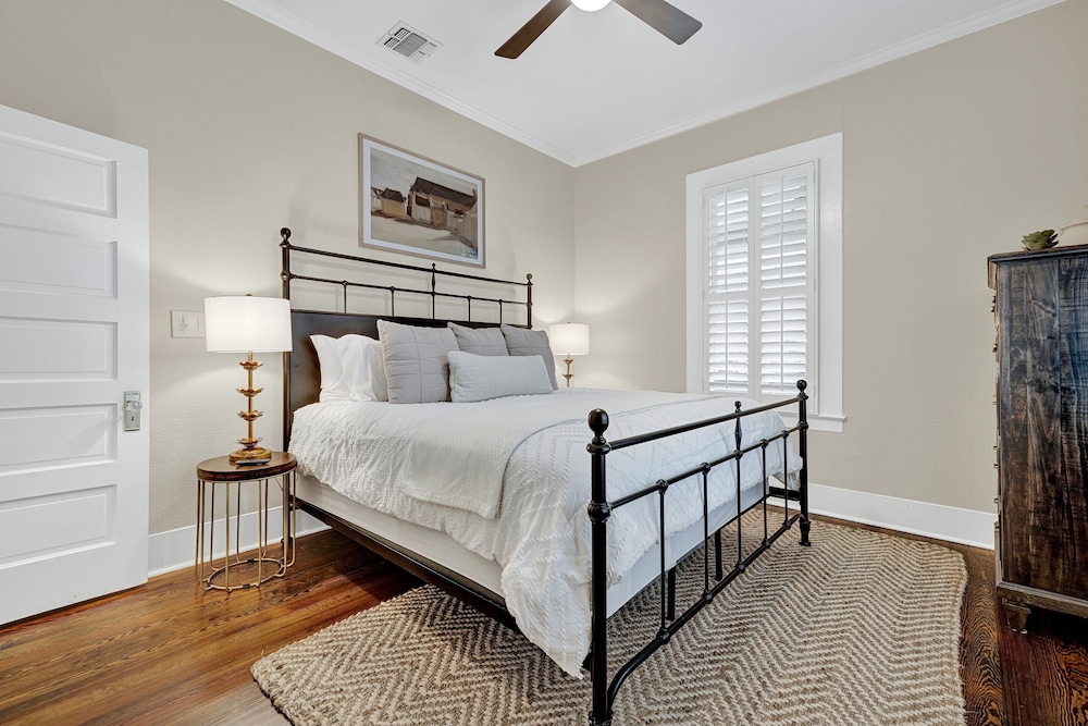 Heart of Fredericksburg With Pool Hot tub&grill - photo 4