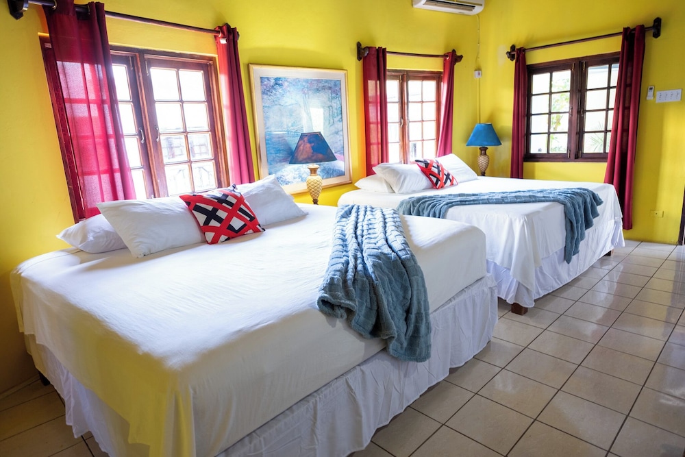 Indigo Beach Resort — Black River — photo 4