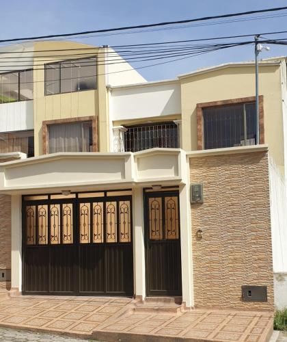 Casa Grande con parqueadero — 4-Star Luxury Hotel in Ipiales, Colombia