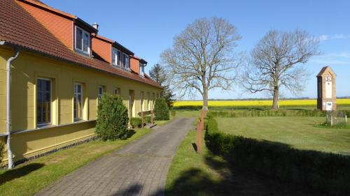 Gut Rattelvitz Galerie D OST — 4-Star Luxury Hotel in Gingst, Germany