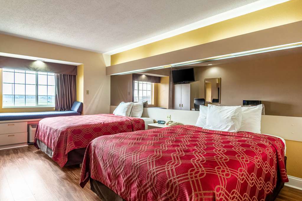 Econo Lodge Inn & Suites Evansville East - photo 10