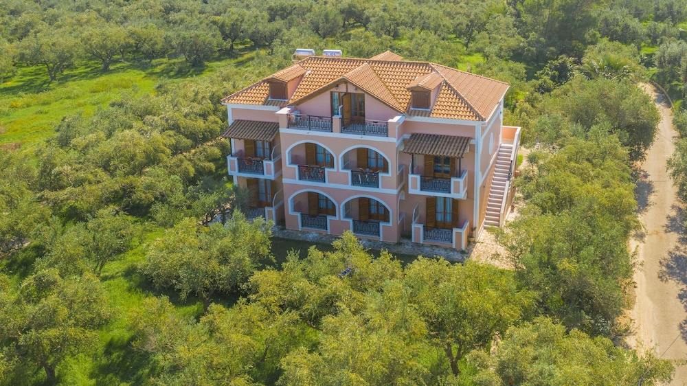 Kavos Psarou Studios and Apartments