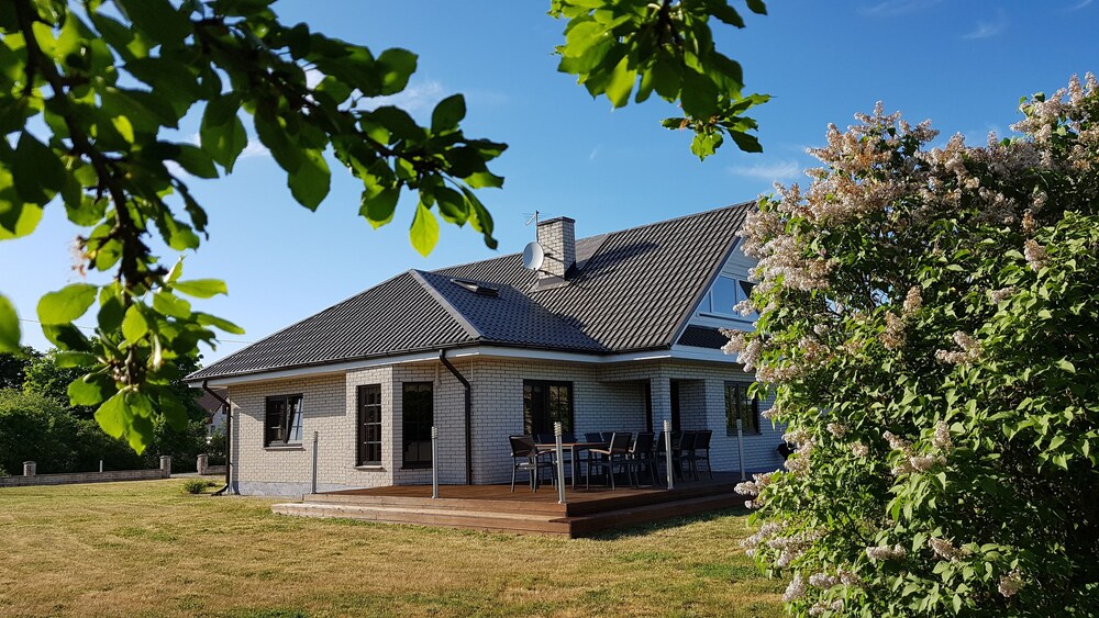Sinilille 7 Holiday Home — 4-Star Luxury Hotel in Kuressaare, Estonia