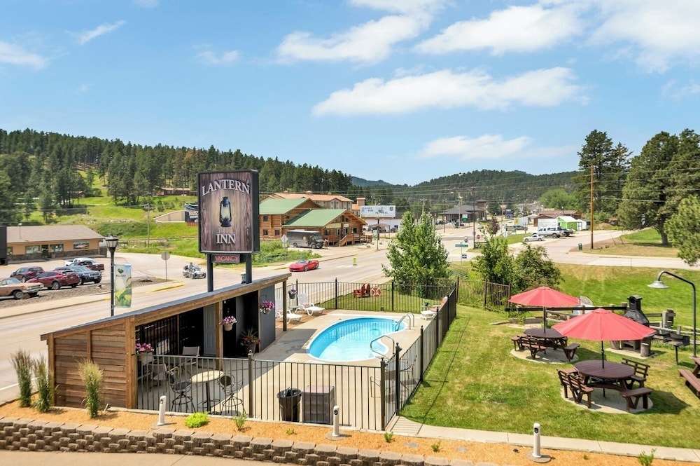 Lantern Inn - carbon neutral hotel in Hill
