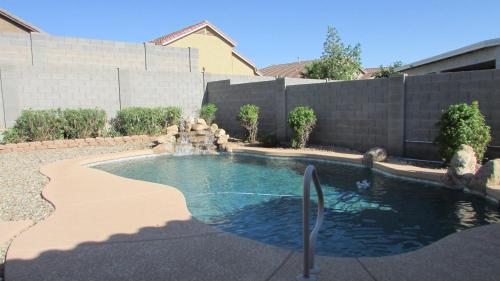 Cozy home near freeways w pool BBQ — 4-Star Luxury Hotel in Peoria, United States