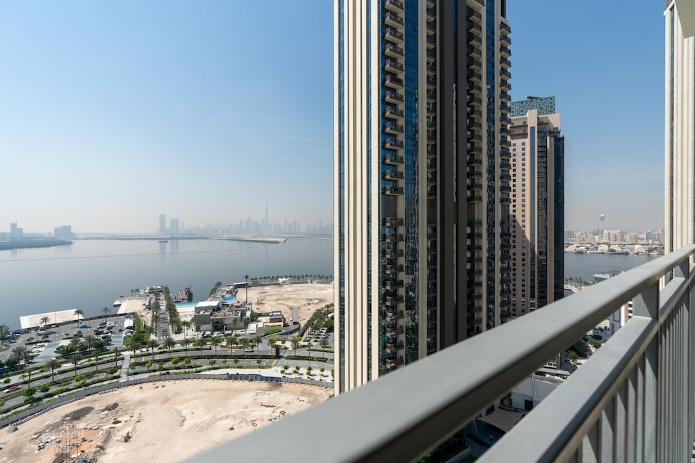 Awesome 1 Bedroom in 17 Icon Bay Pool & Gym — 4-Star Luxury Hotel in Dubai, United Arab Emirates