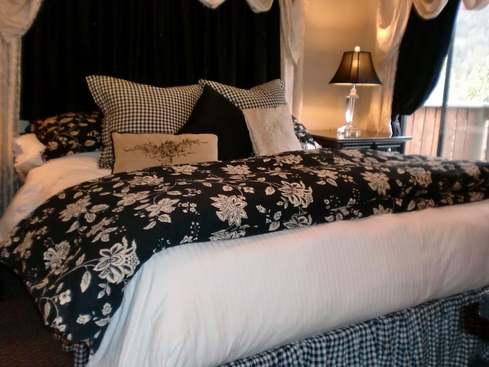 The North Shore Inn - photo 25