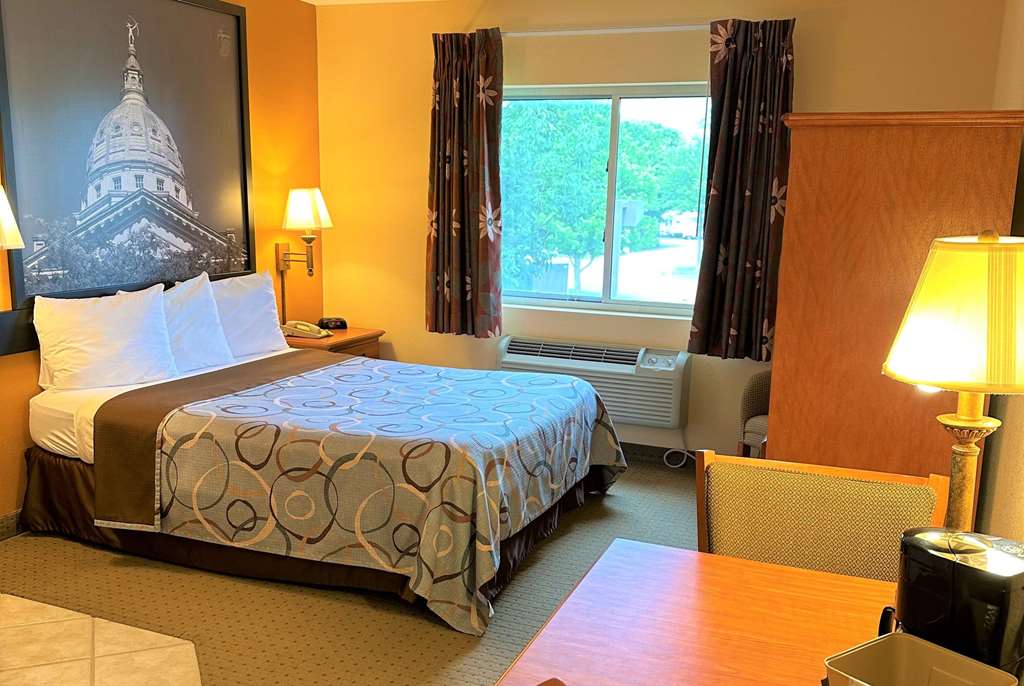Super 8 by Wyndham Topeka at Forbes Landing - photo 8