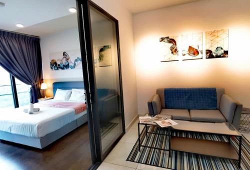 Almas Muji Studio 100mbps Netflix STAY — 4-Star Luxury Hotel in Johor Bahru, Malaysia