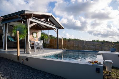 Mk Lodges Villa Privée et Discrète Piscine Coucher de soleil — 4-Star Luxury Hotel in Saint-Francois, Guadeloupe