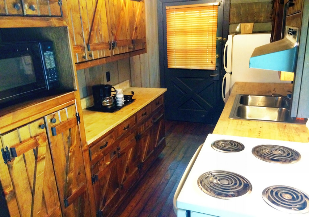 The Smokehouse Lodge and Cabins - photo 32