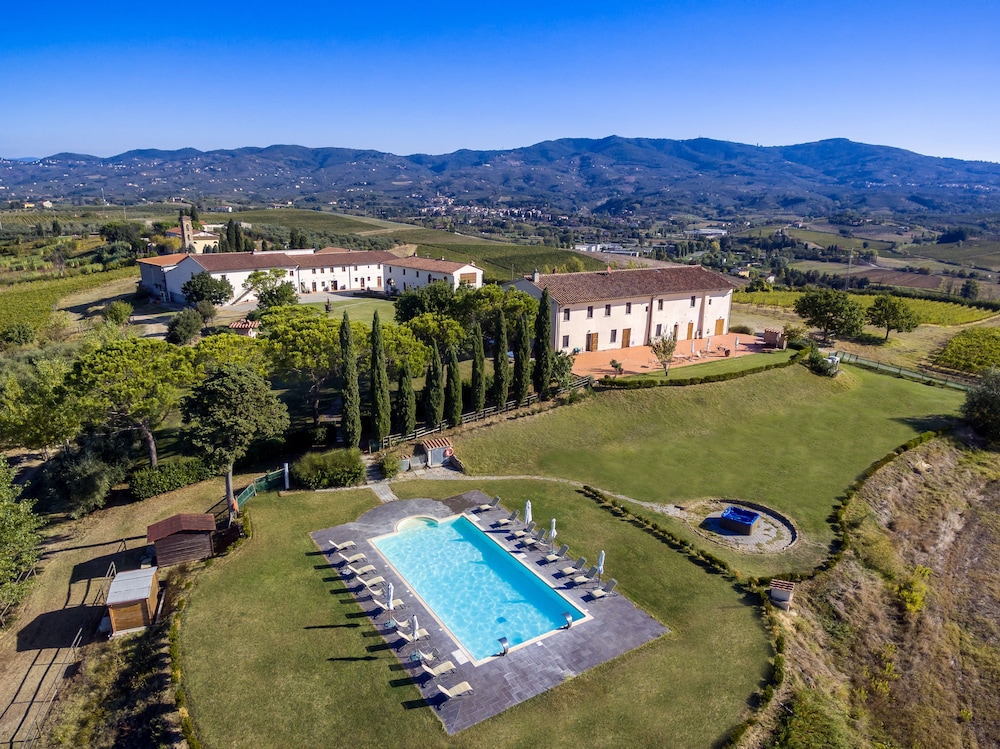 Agriturismo Streda Wine & Country Holiday — 4-Star Luxury Hotel in Vinci, Italy