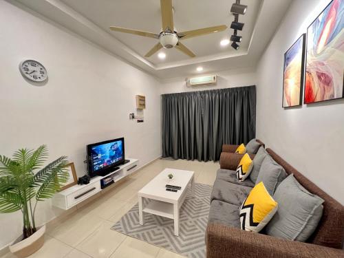 Yolo 10PAX CentralTown in AirPutih PS4 Netflix in Kuantan, Malaysia