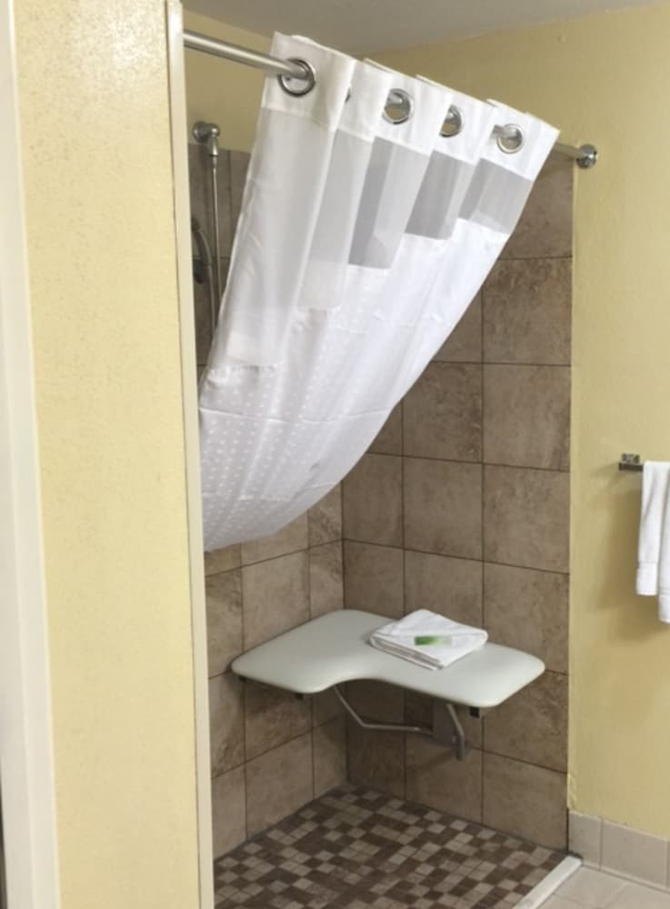 Holiday Inn Express Hotel & Suites Hinesville East Fort Stewart - photo 14