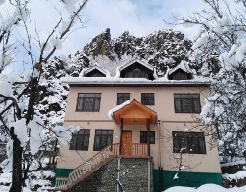 Cherrytree Resort in Srinagar, India
