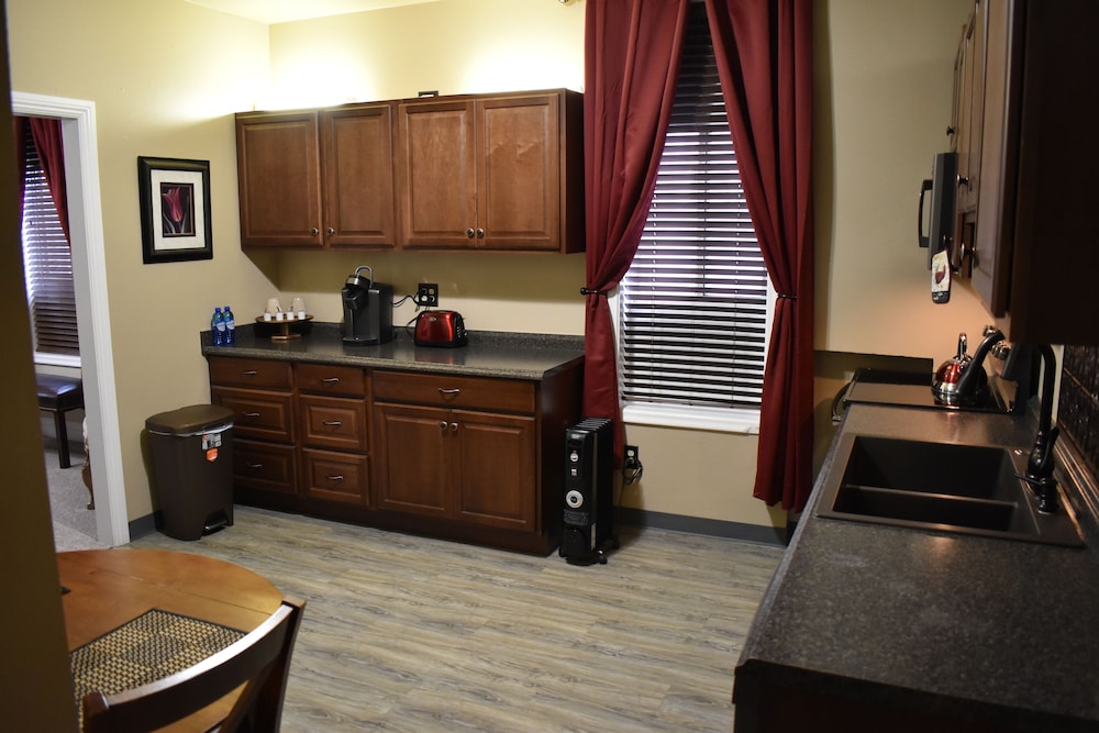 Silver Horseshoe Inn - photo 21