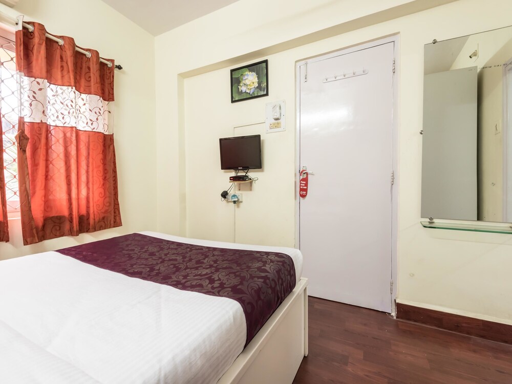 OYO Apartments Malad Raheja Complex Road