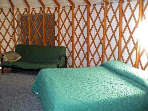 Yosemite Lakes Meadow Yurt 17 - photo 11