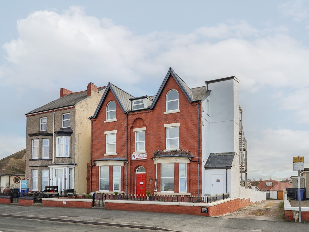 Ty Canol — 4-Star Luxury Hotel in Rhyl, United Kingdom