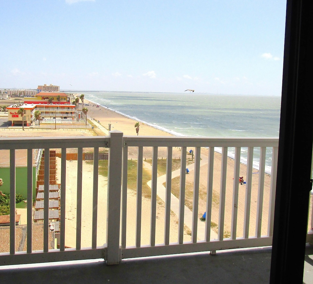 DoubleTree by Hilton Corpus Christi Beachfront - photo 44