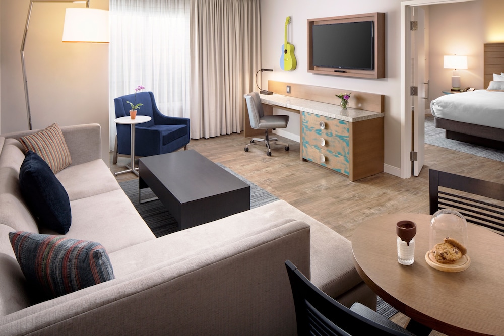 Hotel Indigo Gainesville Celebration Pointe by IHG - photo 7