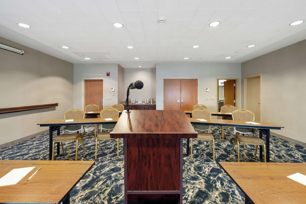 Hampton Inn & Suites Rockland - photo 43