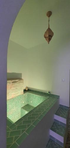 La Morería y su jacuzzi — hotel in La Puebla De Los Infantes