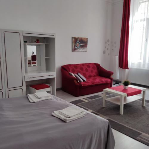 Julia Apartment — 4-Star Luxury Hotel in Budapest, Hungary