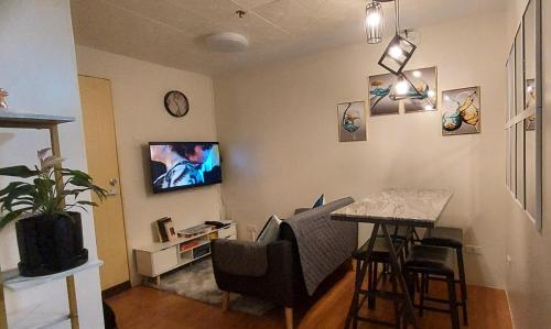 Davao Vacation Hub near Sasa ferry terminal with netflix Wifi pool access — 4-Star Luxury Hotel in Davao, Philippines