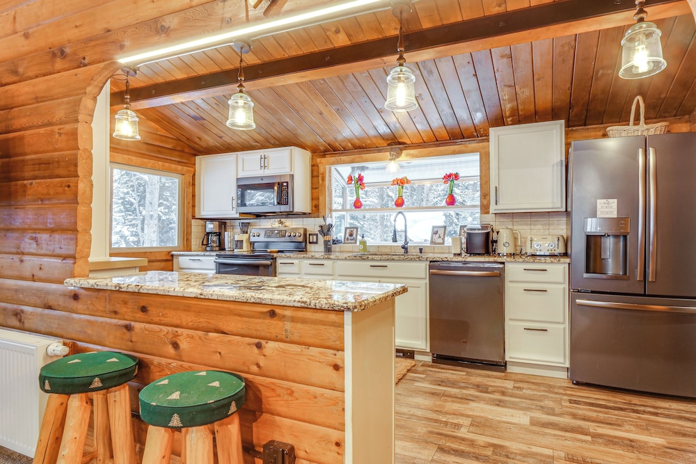 5 Mi to Breckenridge Ski Resort: Cozy Wood Cabin - photo 8