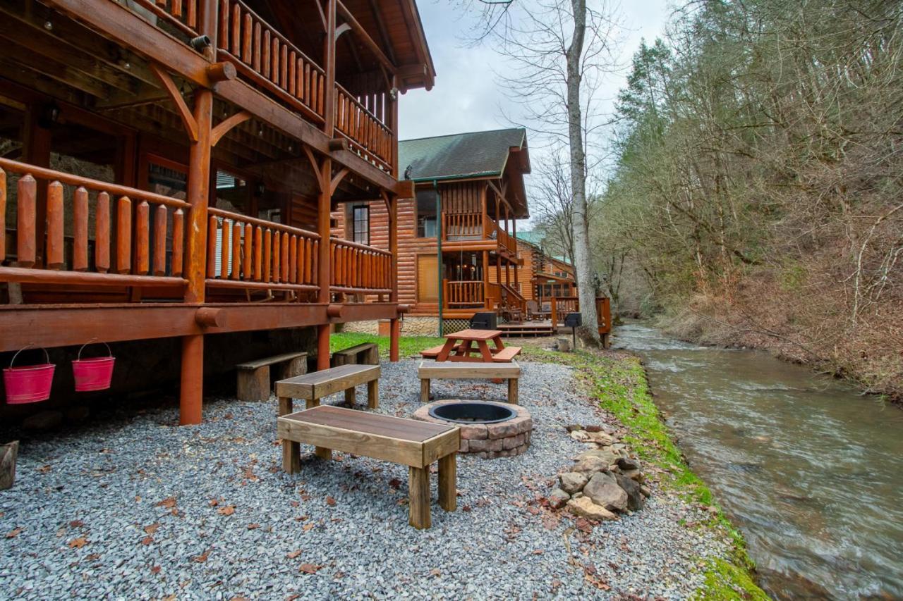 Dream on the Stream HotTub PoolTable FirePit MORE - last minute hotel in Pigeon Forge