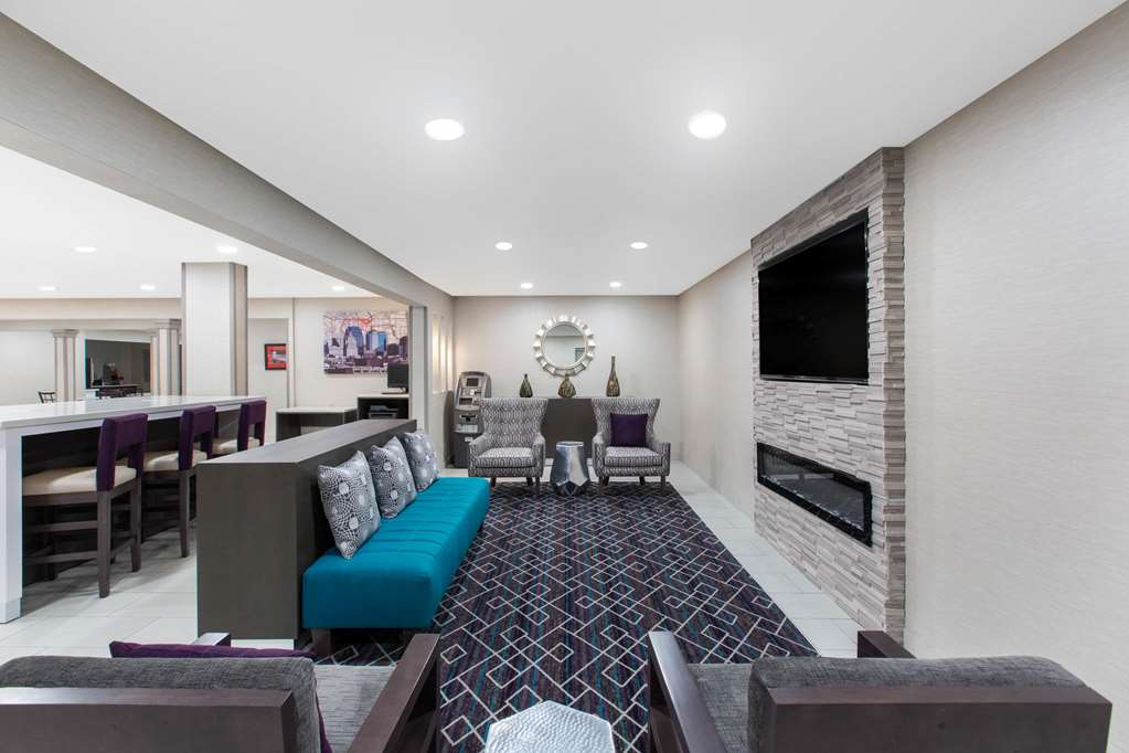 La Quinta Inn & Suites by Wyndham Blue Springs - photo 8