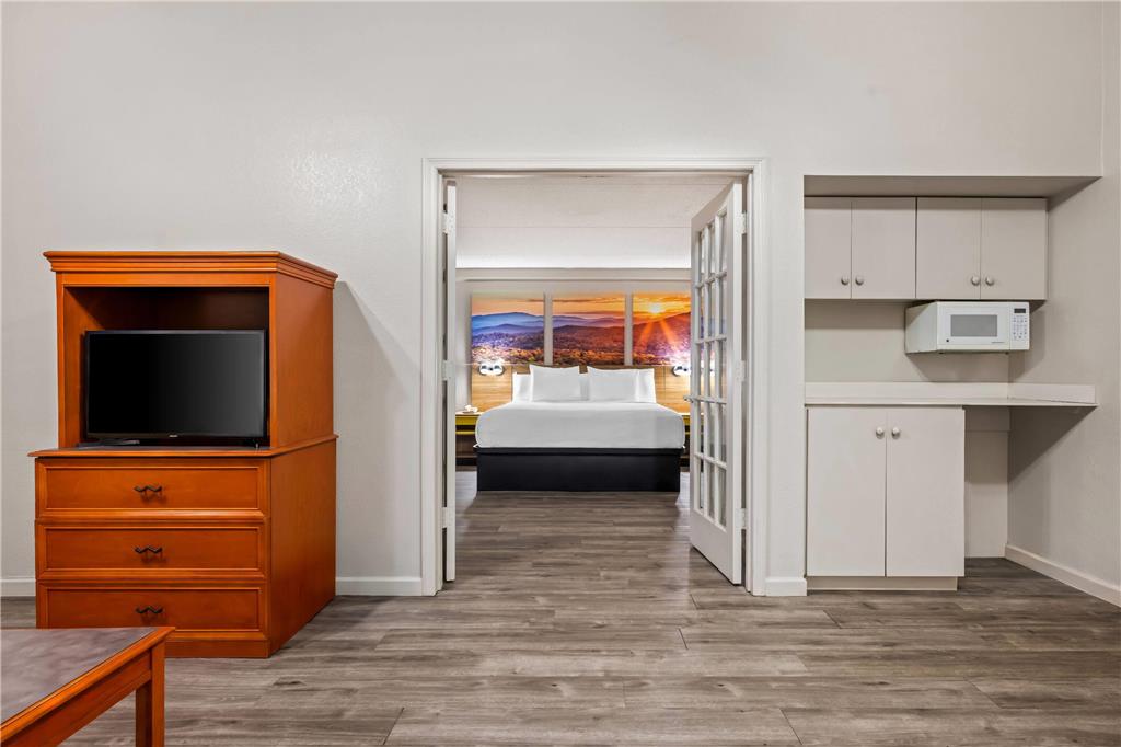 Days Inn by Wyndham Birmingham West - photo 31