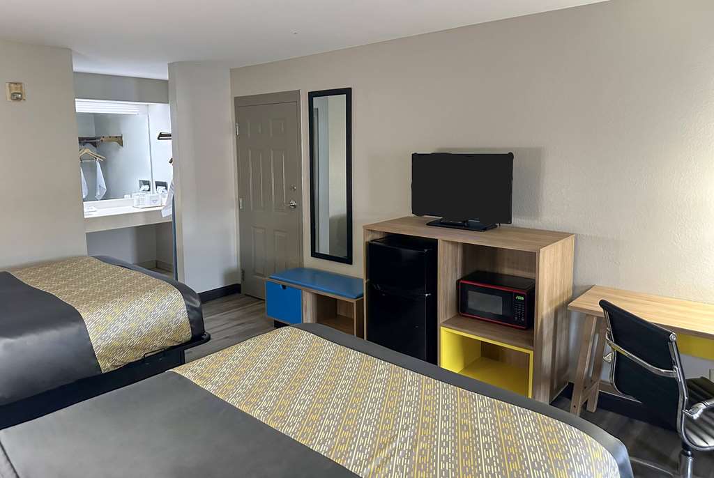 Days Inn & Suites by Wyndham Opelousas - photo 22