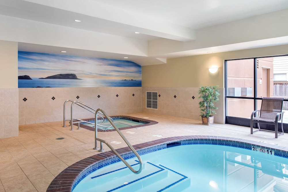 Hampton Inn & Suites Arcata - photo 43
