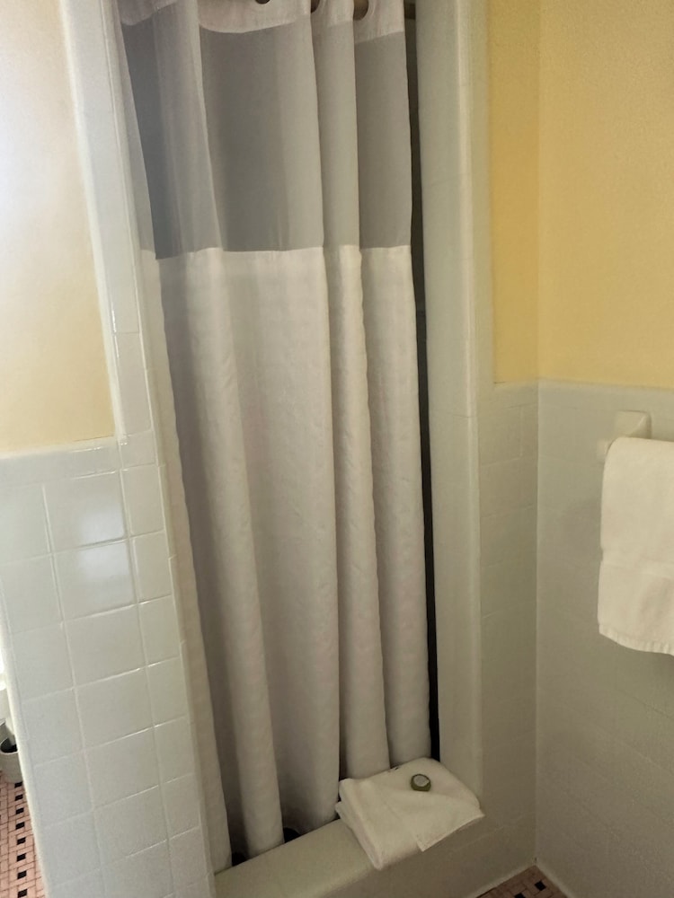 Vineyard Harbor Motel Private Beach - photo 280
