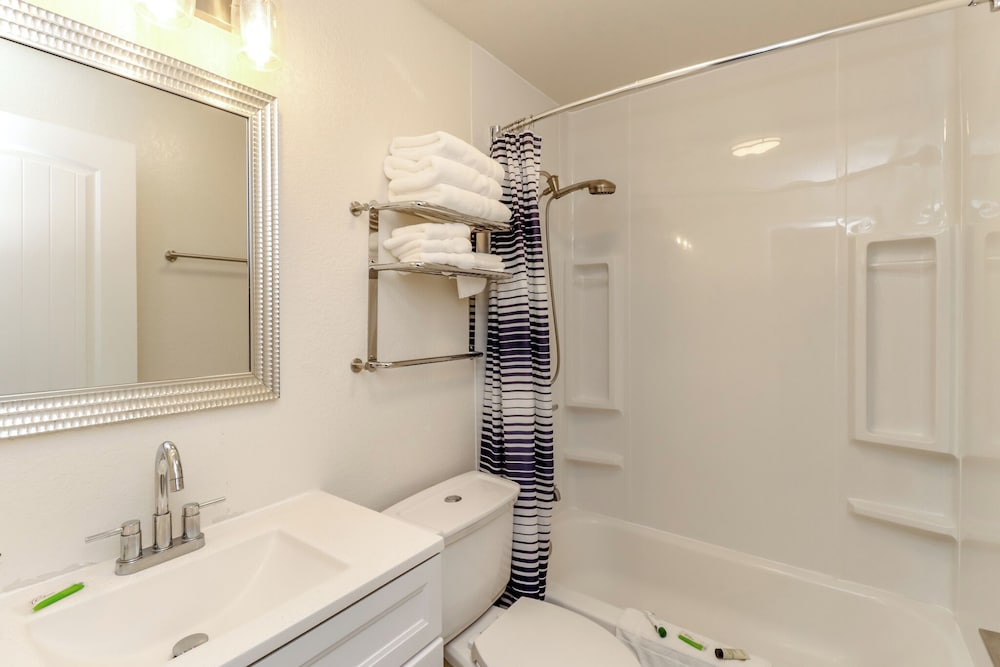 Belfair Motel - photo 22