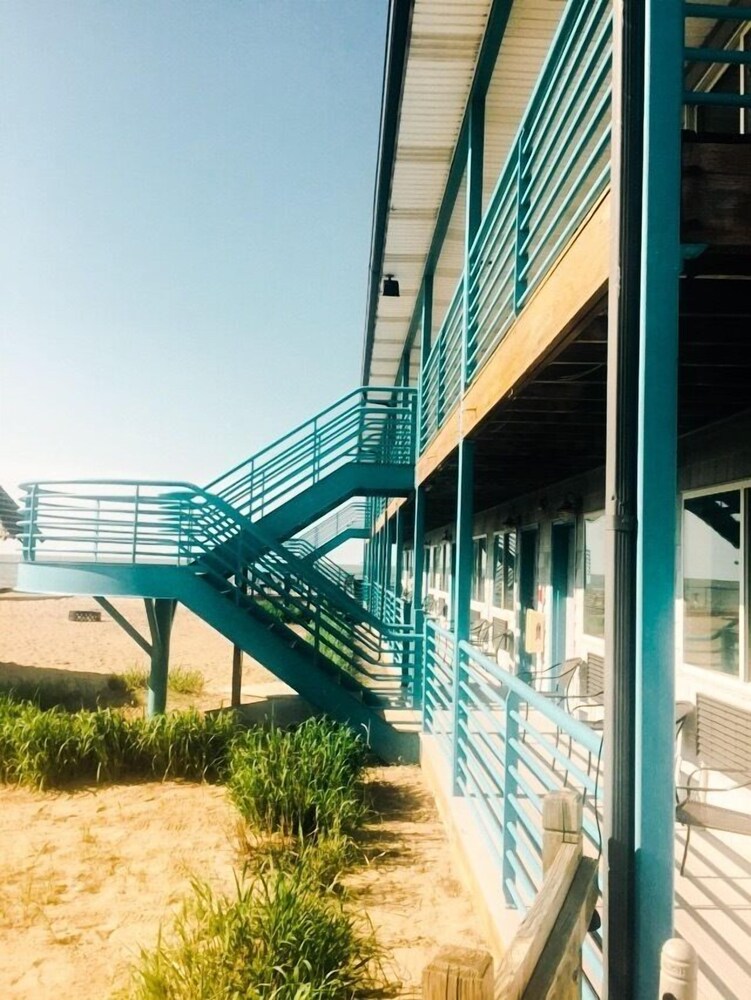 Beachfront Resort - photo 32