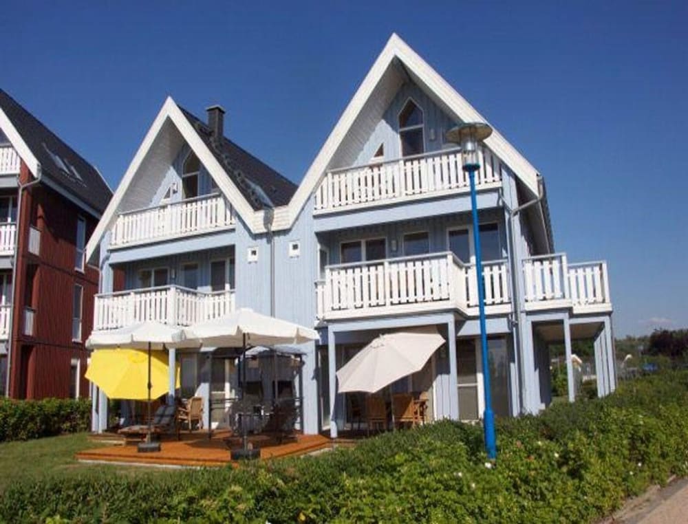 Gartendeck 451 — 4-Star Luxury Hotel in Rechlin, Germany