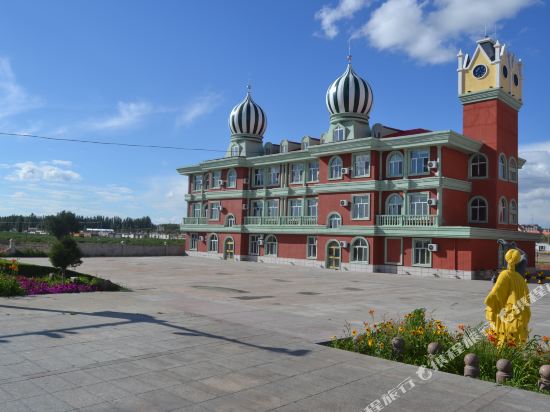 Russia Arc de Triomphe Hotel in Burqin, People's Republic of China