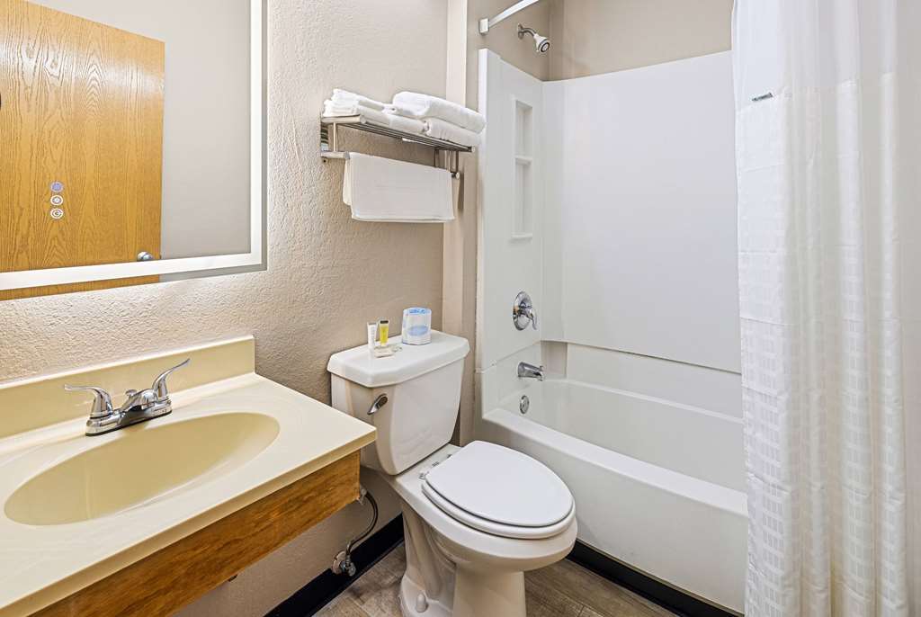Super 8 by Wyndham Pittsburgh Monroeville - photo 53