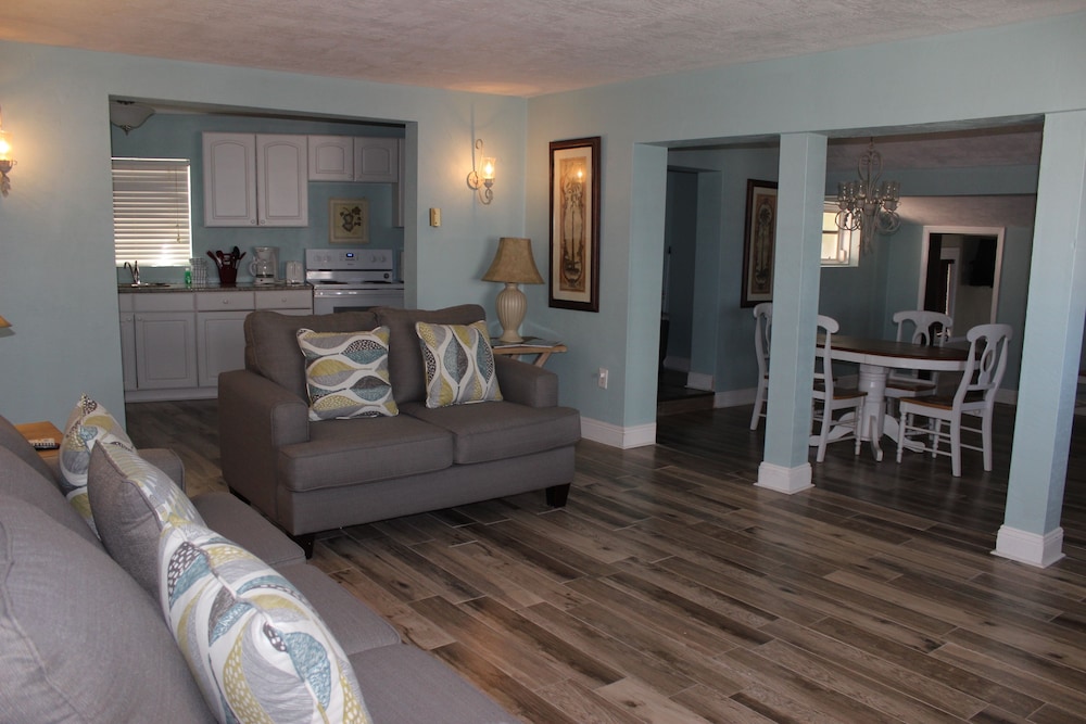 Shoreline Suites & Cabana Cottages - photo 87