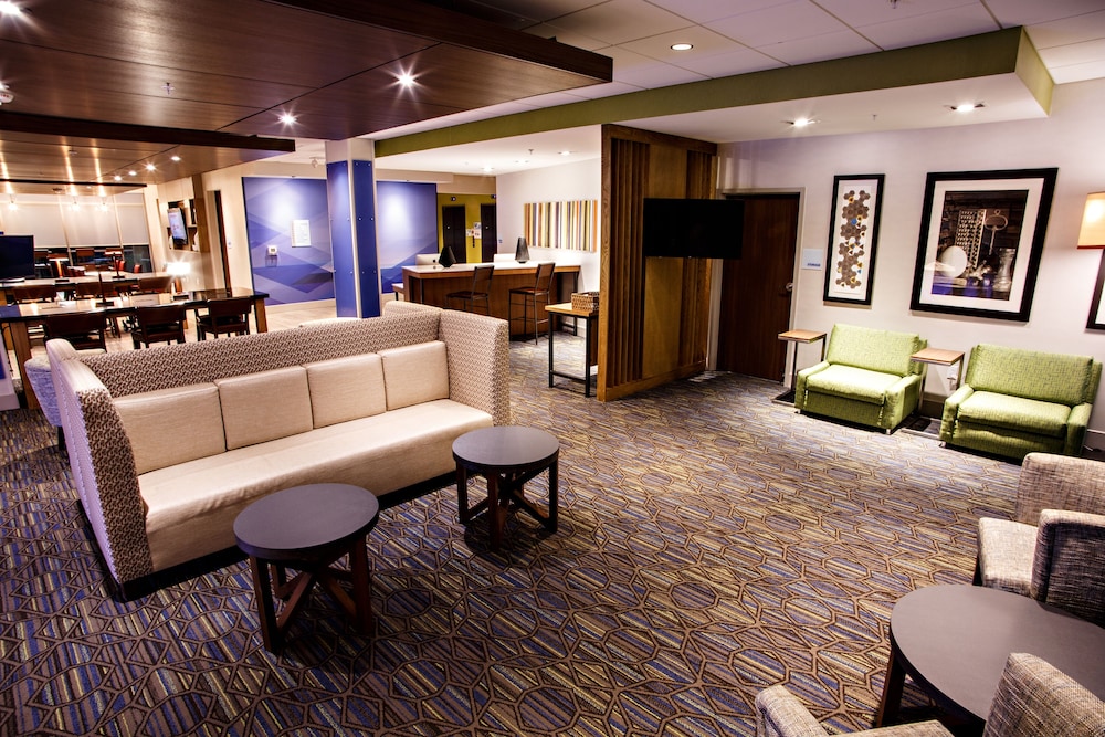 Holiday Inn Express and Suites Gettysburg an IHG Hotel - photo 2