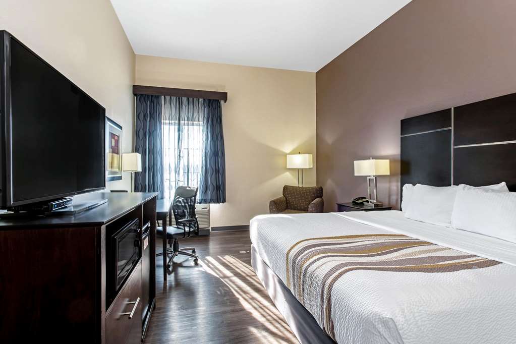 La Quinta Inn & Suites by Wyndham Denver Gateway Park - photo 37