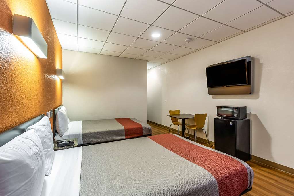 Motel 6 Elizabeth NJ Newark Liberty Intl Airport - photo 10