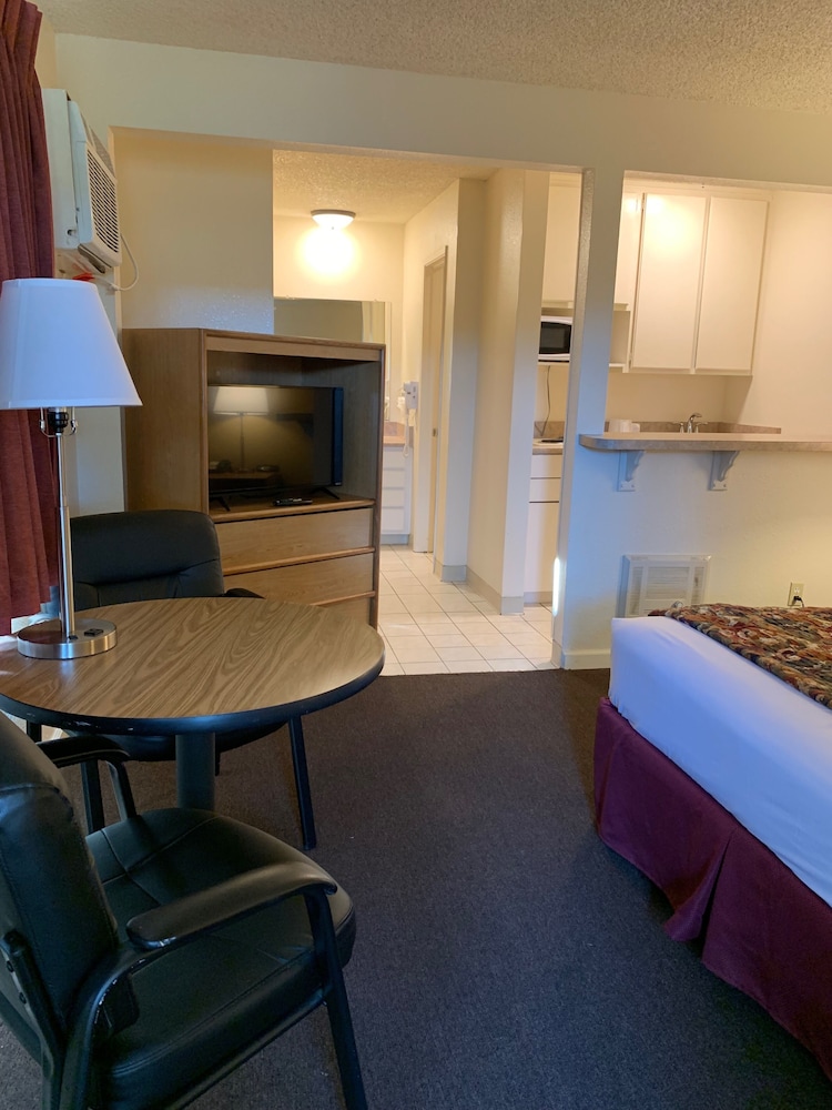 California Suites Hotel - photo 19
