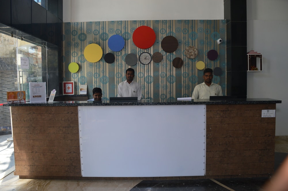 I Towne Deoghar 814112 — hotel in Madhupur