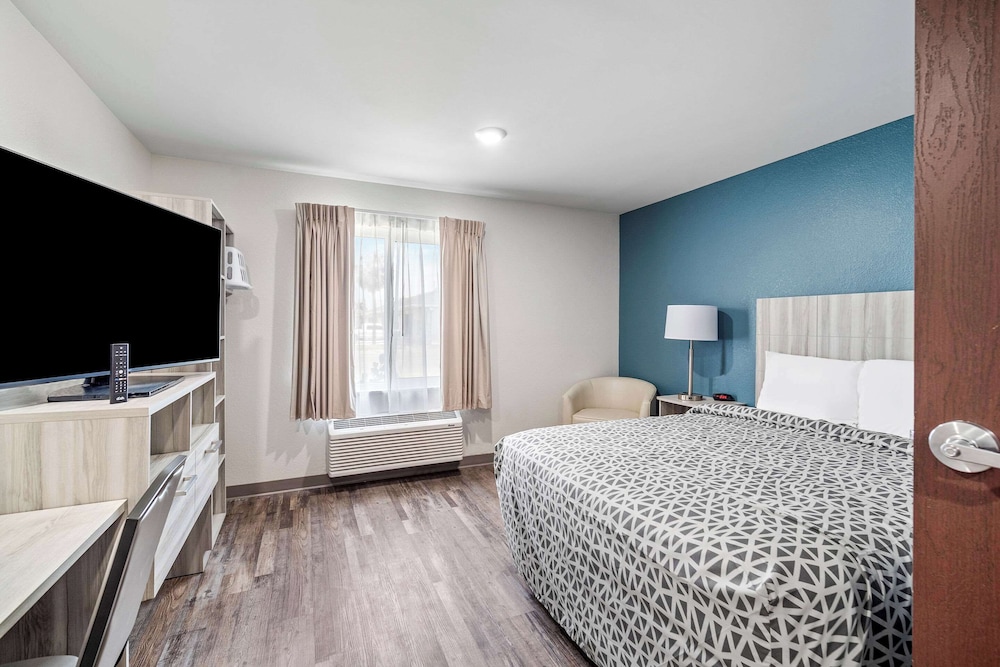 Woodspring Suites Fort Myers Cape Coral - photo 23